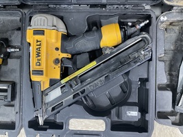 DeWalt DWFP72155 Finishing Nailer