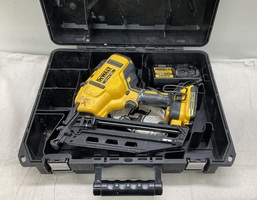 Dewalt Dcn660 nail gun 