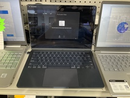 Apple MacBook 2025 13”