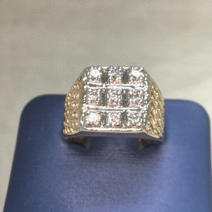  Men's 14kt Yellow Gold Cluster Ring