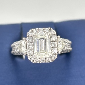 Vera Wang 2.25cttw Emerald Diamond Engagement Ring